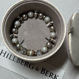 Hillberg & Berk stretch bracelet natural stones, Swarovski crystals. Versatile!